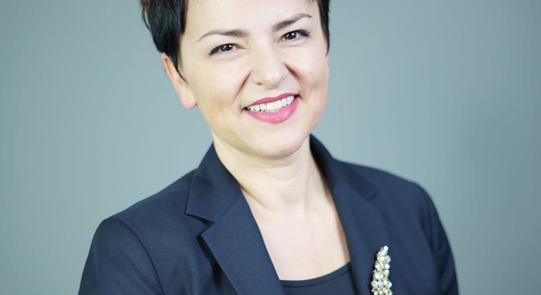 2 Gladiola Dona Head of Adminitration